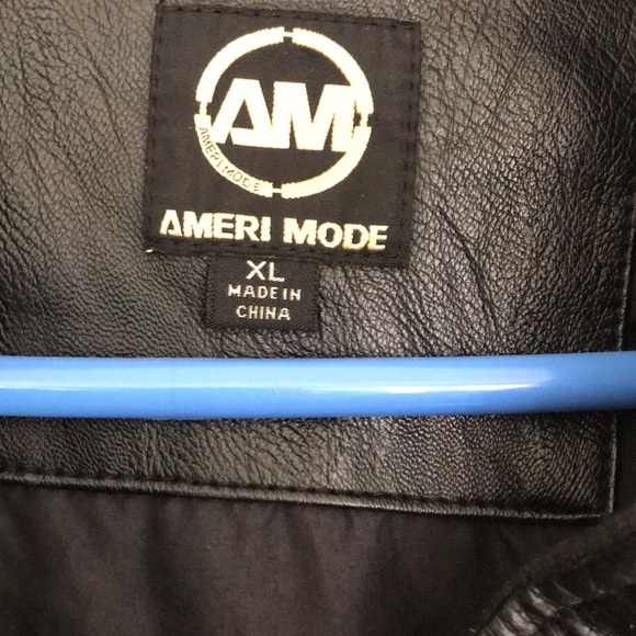 Men’s Leather Jacket - Picture 2 of 5